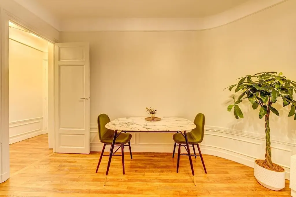 Appartamento Paris Arc De Triomphe Charmant Appartement Renove Francia